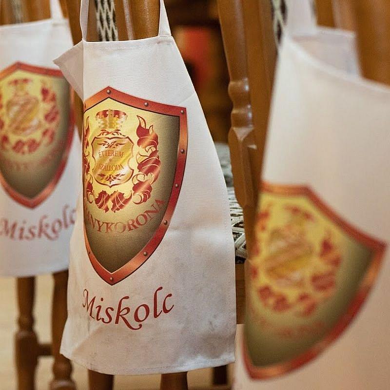 Aranykorona Hotel - Történelmi Étterem és Látványpince Miskolc