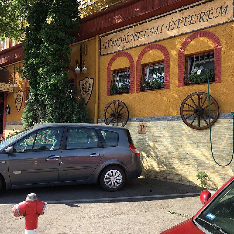 Aranykorona Hotel - Történelmi Étterem és Látványpince Miskolc