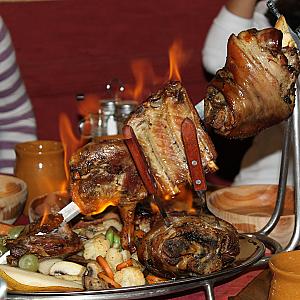 Aranykorona Hotel - Történelmi Étterem és Látványpince Miskolc