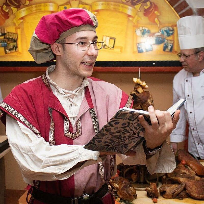 Aranykorona Hotel - Történelmi Étterem és Látványpince Miskolc