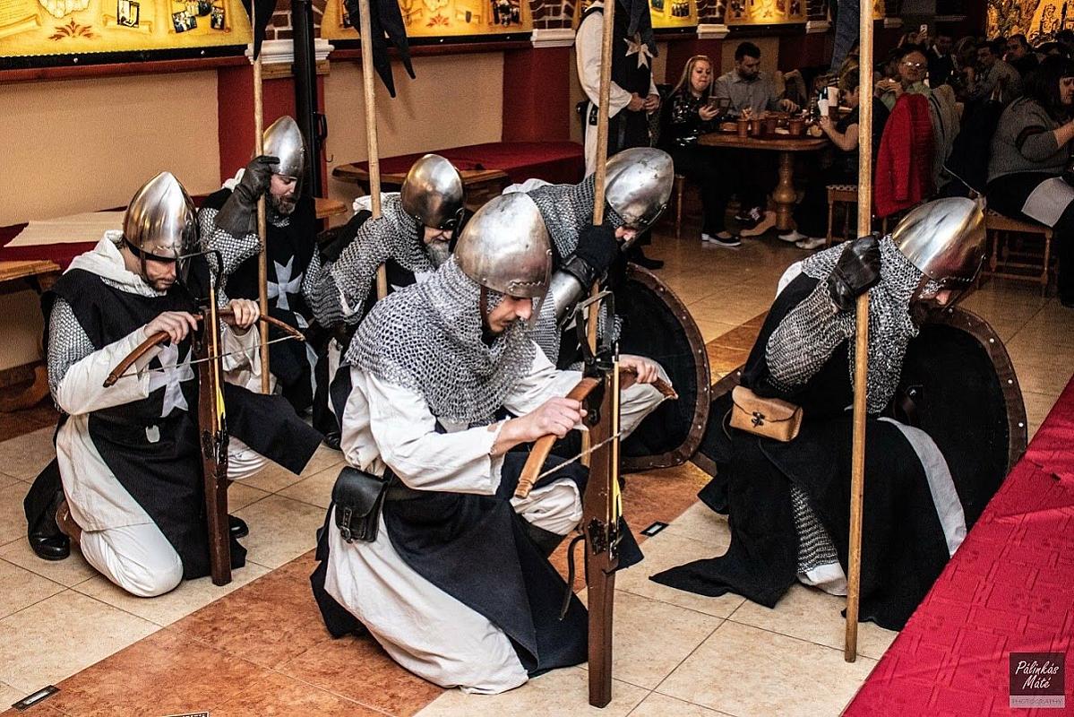 Aranykorona Hotel - Történelmi Étterem és Látványpince Miskolc