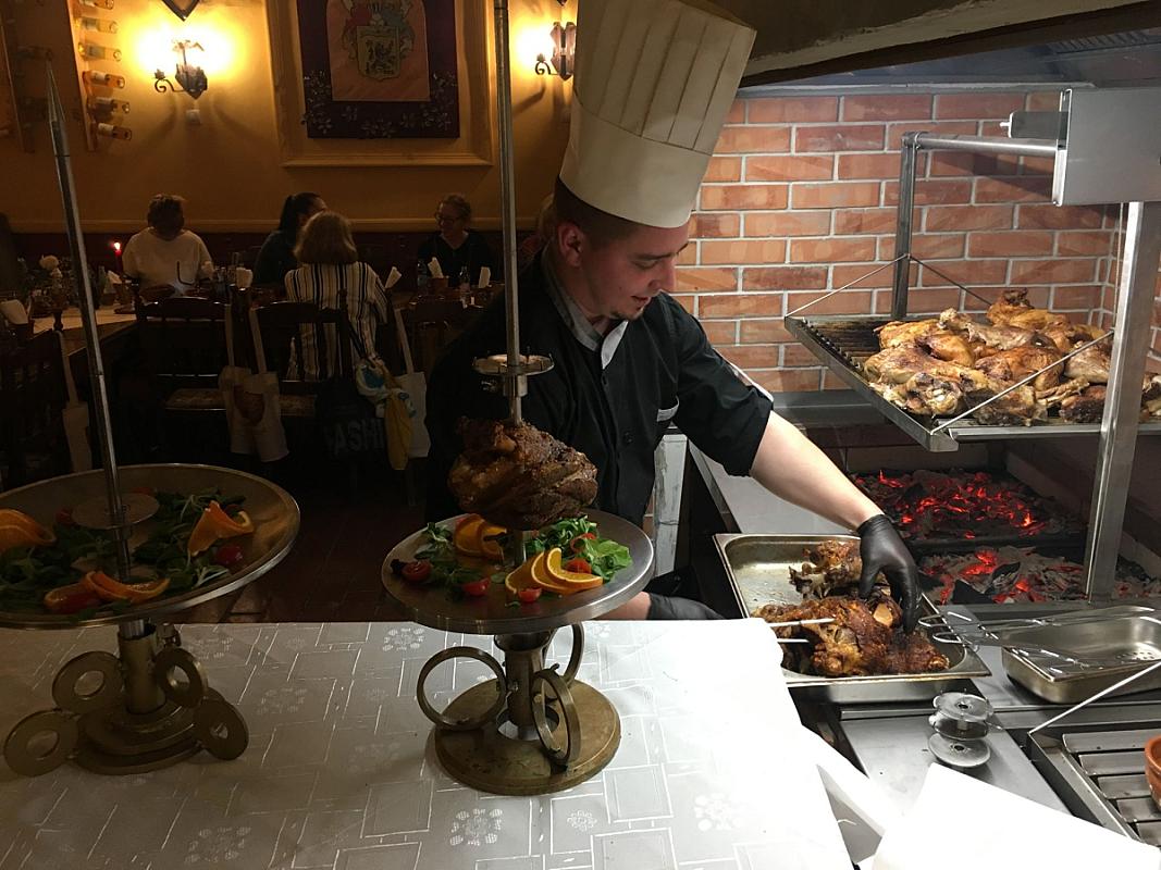 Aranykorona Hotel - Történelmi Étterem és Látványpince Miskolc