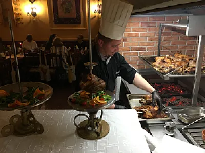 Aranykorona Hotel - Történelmi Étterem és Látványpince Miskolc