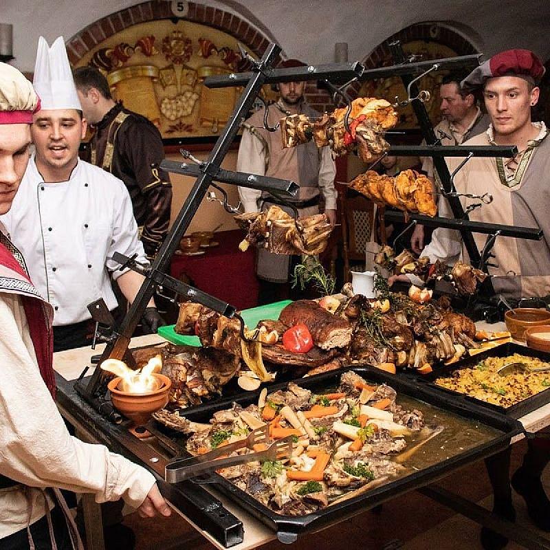 Aranykorona Hotel - Történelmi Étterem és Látványpince Miskolc