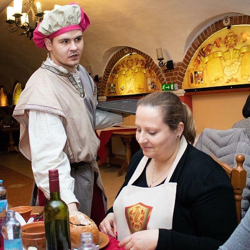 Aranykorona Hotel - Történelmi Étterem és Látványpince Miskolc