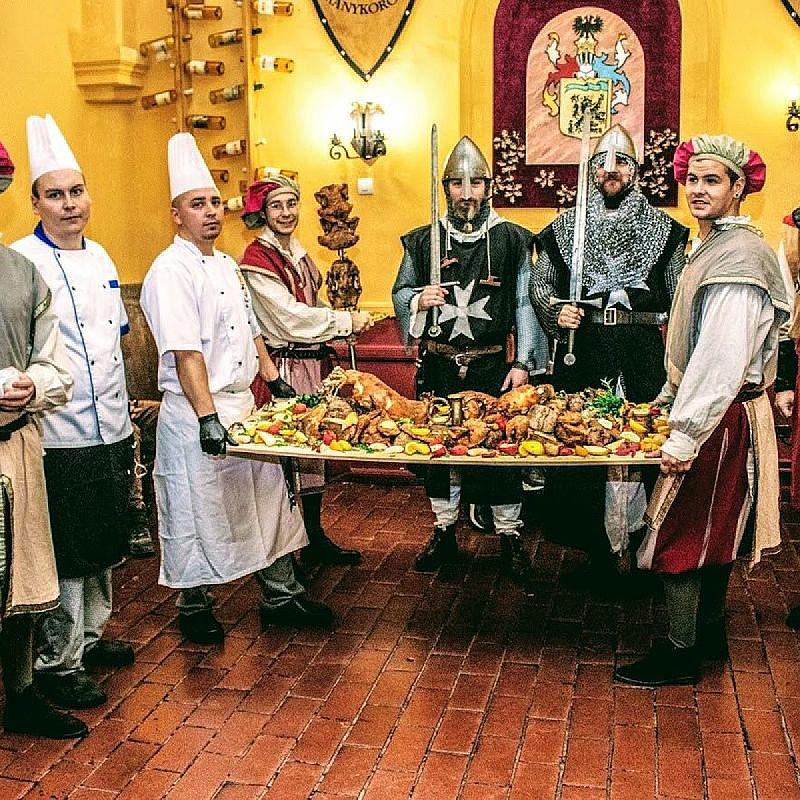 Aranykorona Hotel - Történelmi Étterem és Látványpince Miskolc