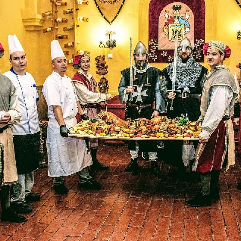 Aranykorona Hotel - Történelmi Étterem és Látványpince Miskolc