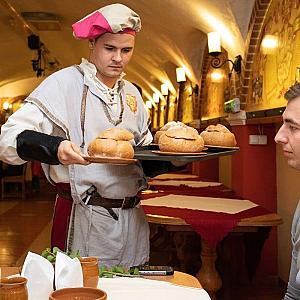 Aranykorona Hotel - Történelmi Étterem és Látványpince Miskolc
