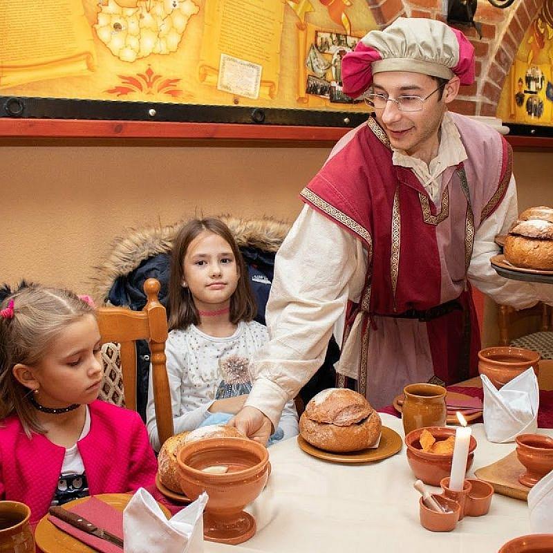 Aranykorona Hotel - Történelmi Étterem és Látványpince Miskolc