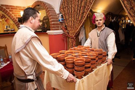 Aranykorona Hotel - Történelmi Étterem és Látványpince Miskolc