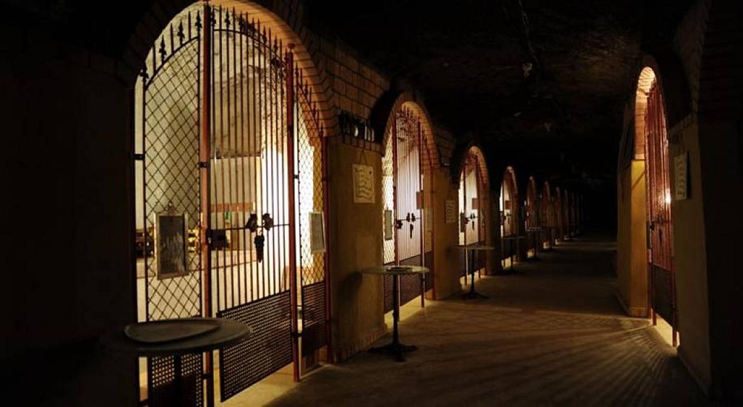 Aranykorona Hotel - Történelmi Étterem és Látványpince Miskolc