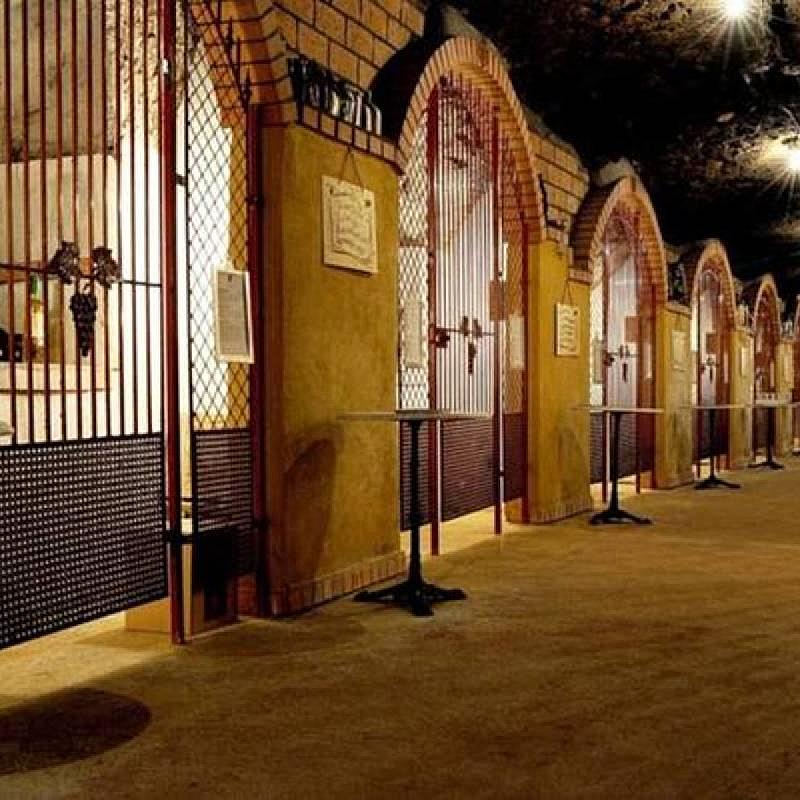 Aranykorona Hotel - Történelmi Étterem és Látványpince Miskolc