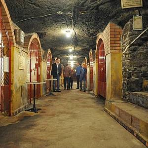 Aranykorona Hotel - Történelmi Étterem és Látványpince Miskolc
