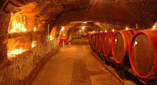 Aranykorona Hotel - Történelmi Étterem és Látványpince Miskolc