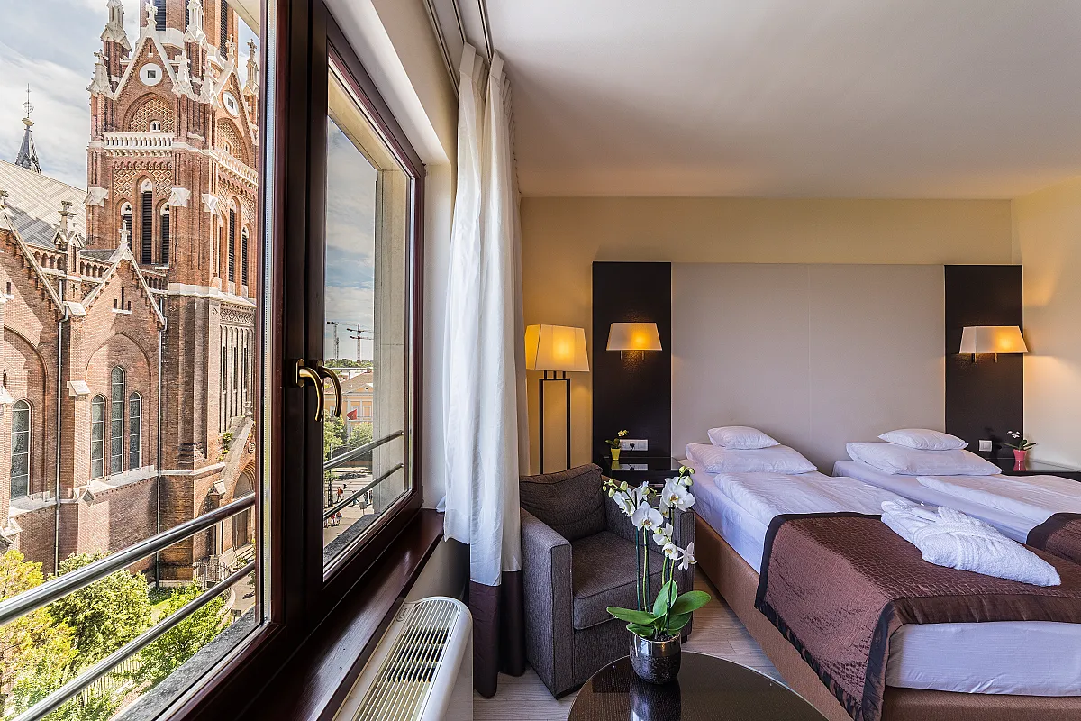Lion's Garden Hotel