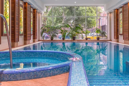 Lion's Garden Hotel