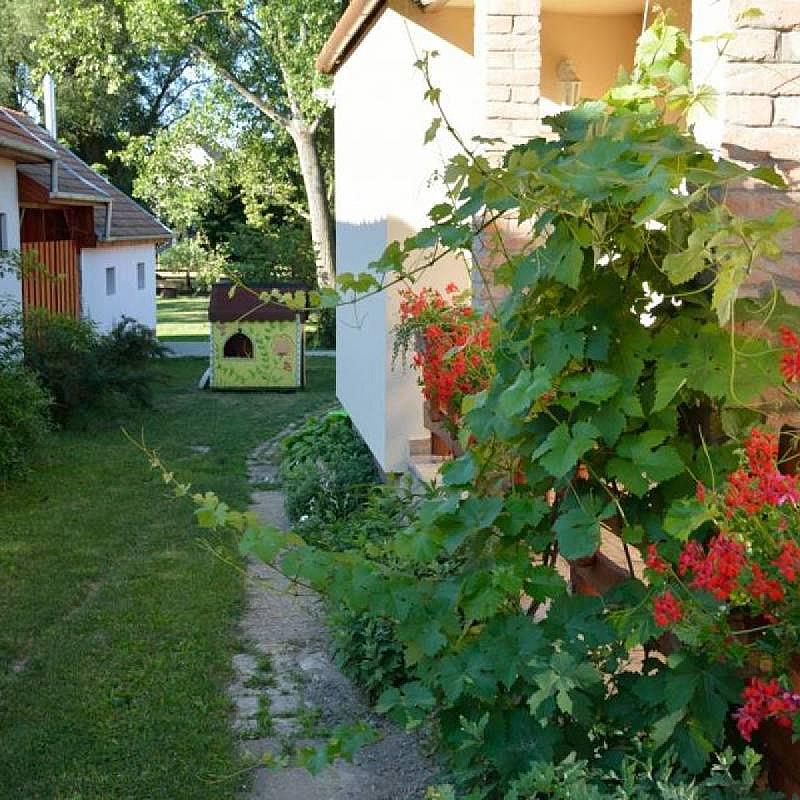 Szent Borbála Vendégház Érsekvadkert