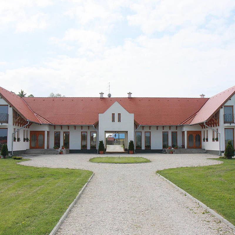 Nagybajcsi Lovaspark és Vendégház