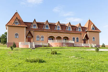 Sáppusztai Pálinka és Wellness Panzió Damak