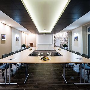 Hotel Garzon Plaza Győr