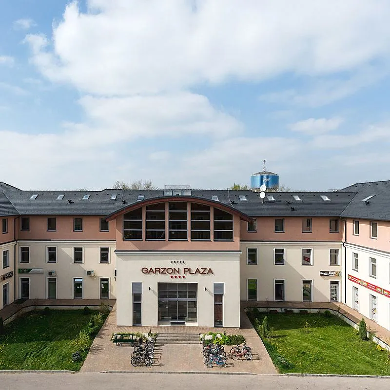Hotel Garzon Plaza Győr