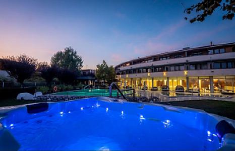 Hotel Golden Lake Resort