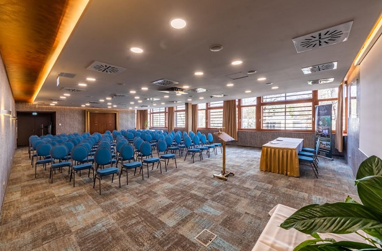 Hotel Golden Lake Resort