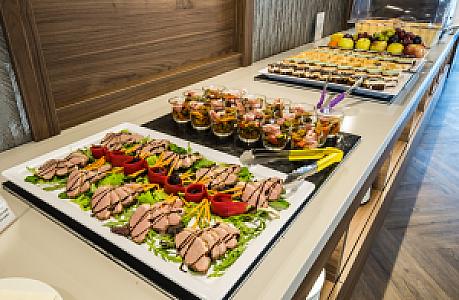 Hotel Golden Lake Resort