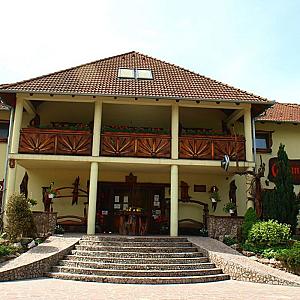 Camelot Club Hotel és Étterem Vác