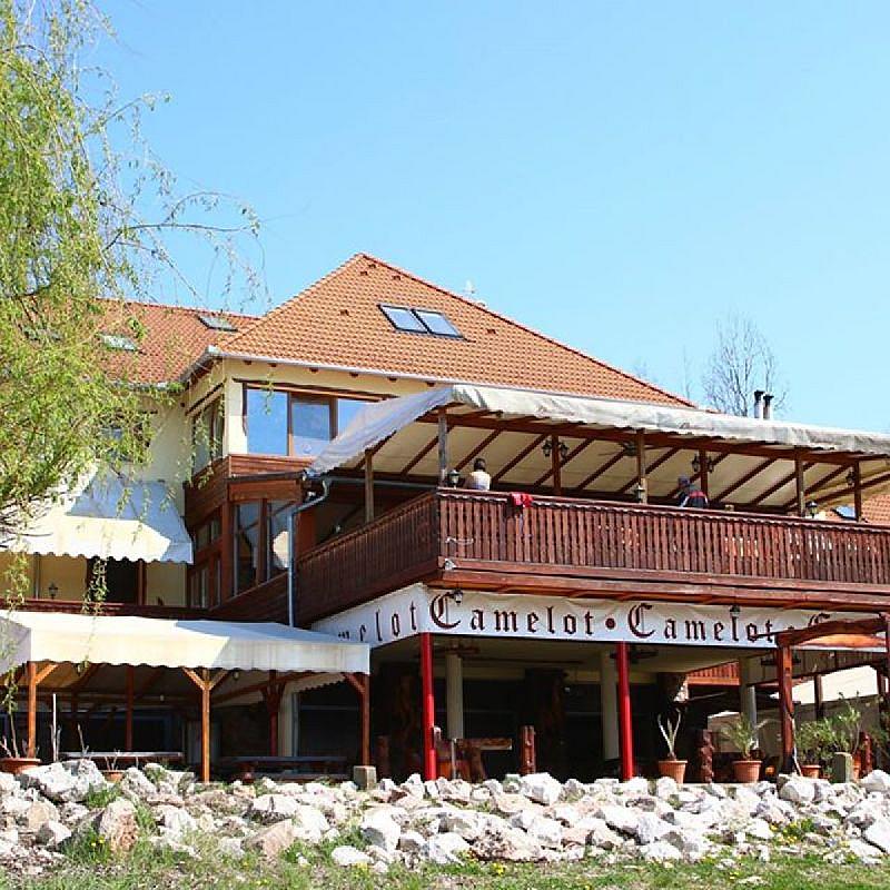 Camelot Club Hotel és Étterem Vác