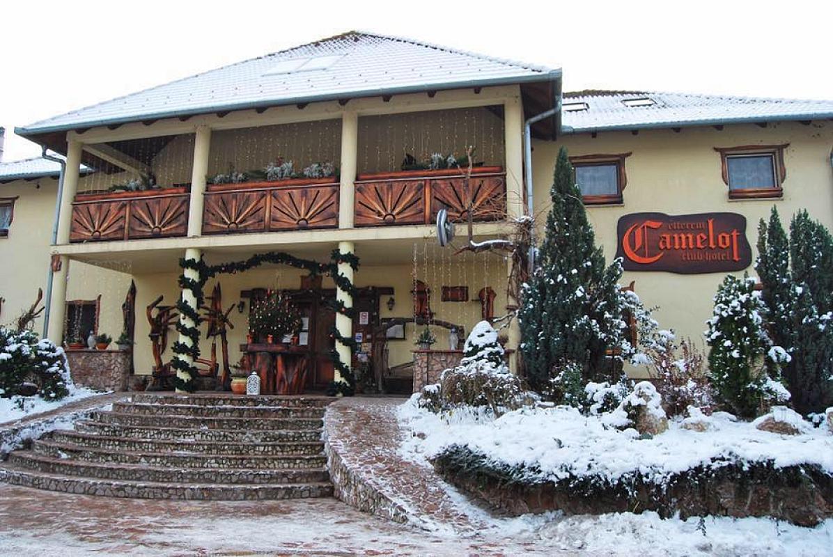 Camelot Club Hotel és Étterem Vác