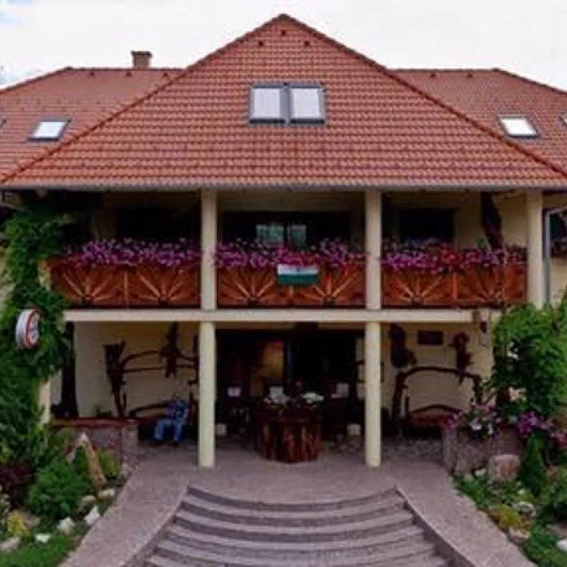 Camelot Club Hotel és Étterem Vác