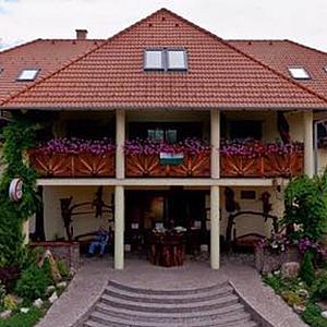 Camelot Club Hotel és Étterem Vác