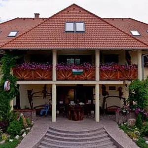 Camelot Club Hotel és Étterem Vác