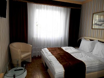 Holdfény Hotel és Étterem Forró