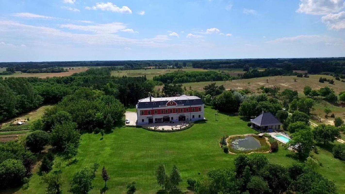 Vörös Kastély Kastélyszálló Kunbaracs