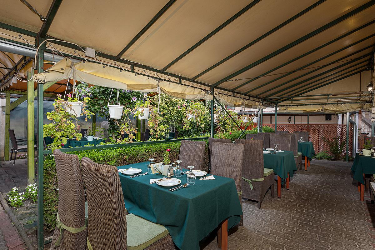 Illés Hotel és Stüszi Vadász Étterem Szeged