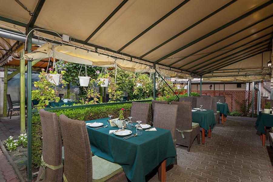 Illés Hotel és Stüszi Vadász Étterem Szeged
