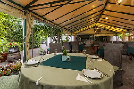 Illés Hotel és Stüszi Vadász Étterem Szeged