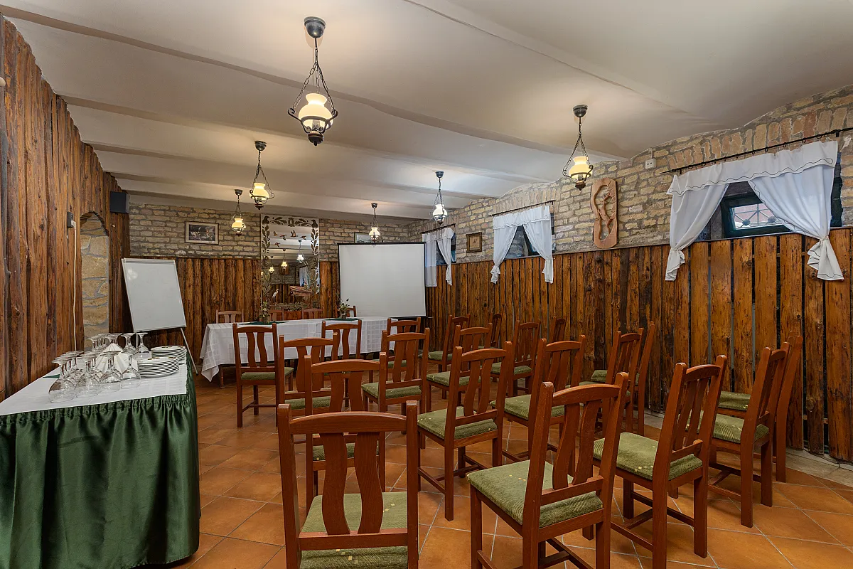 Illés Hotel és Stüszi Vadász Étterem Szeged