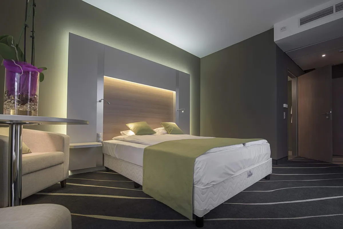 Best Western Plus Lakeside Hotel