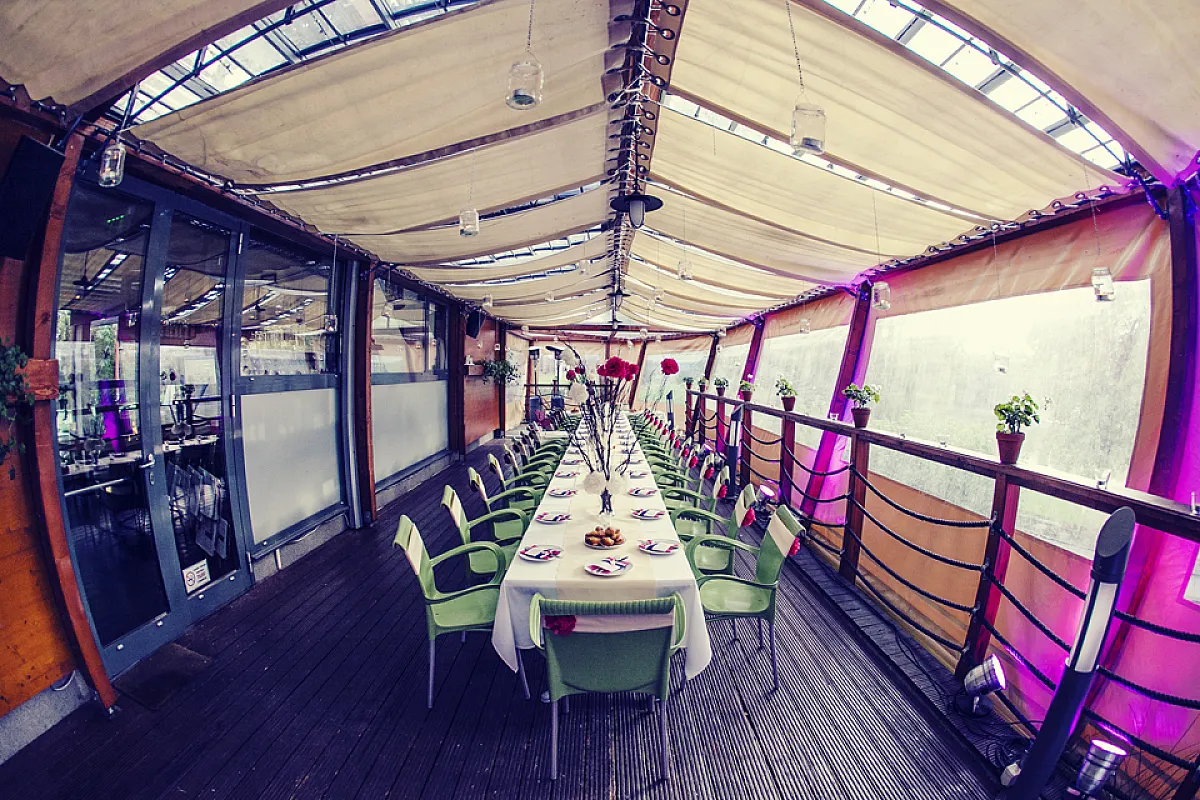 Café Ponyvaregény