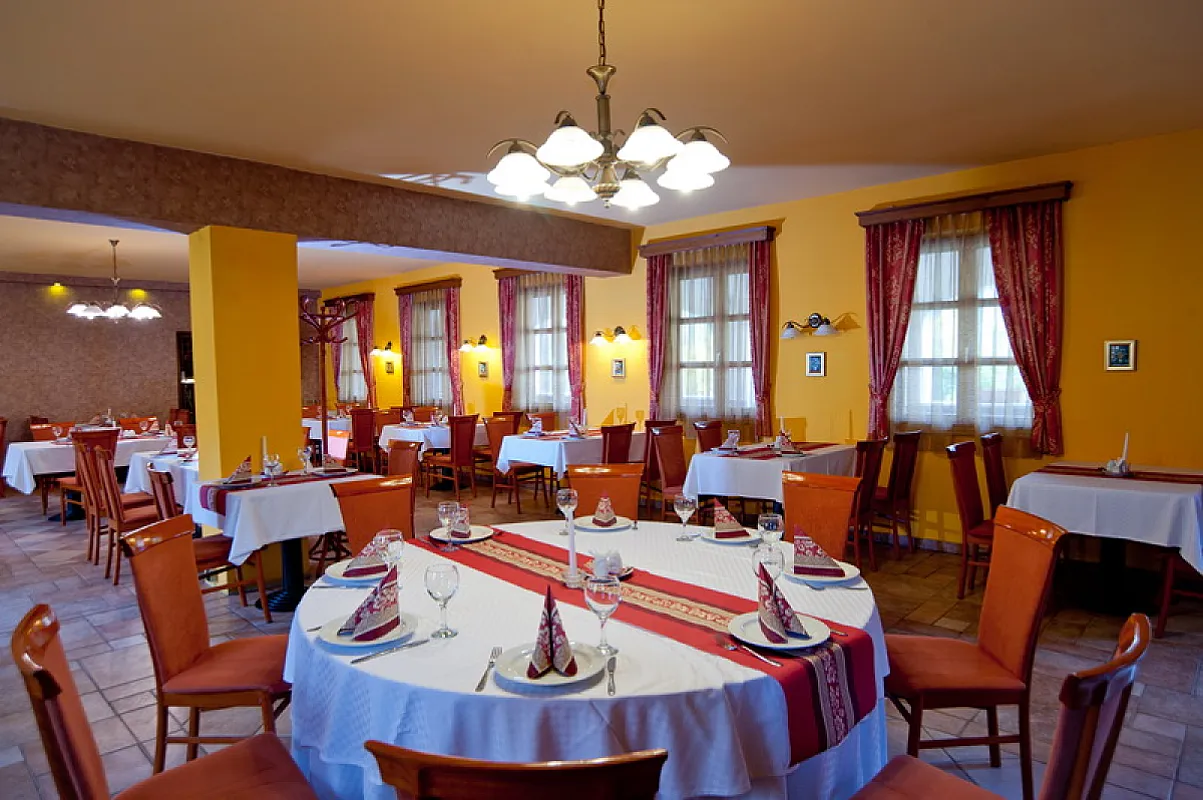 Gastland M0 Hotel és Konferenciaközpont