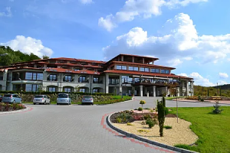 Hotel Cascade Resort & Spa