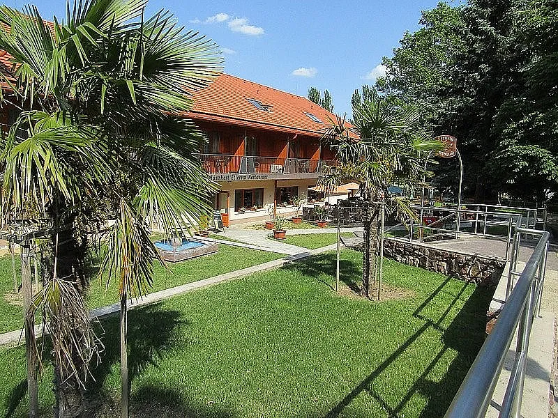 Hotel Halászkert