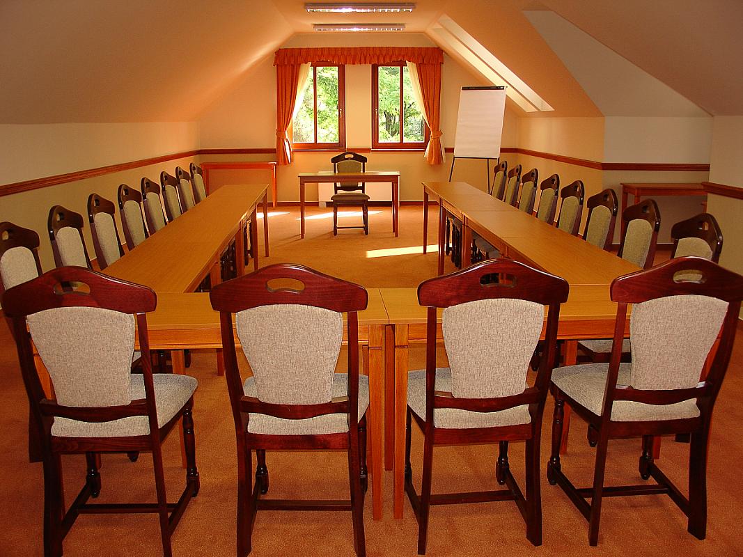 Nádas Emelet Szekcióterem