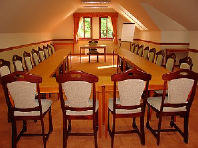 Nádas Emelet Szekcióterem