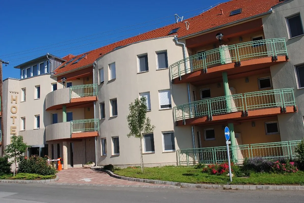 Hotel Makár