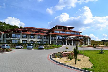 Hotel Cascade Resort & Spa