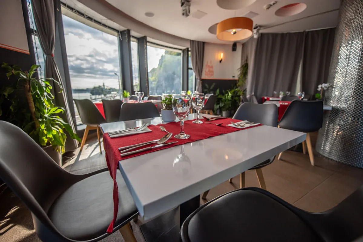 Rudas Bistro